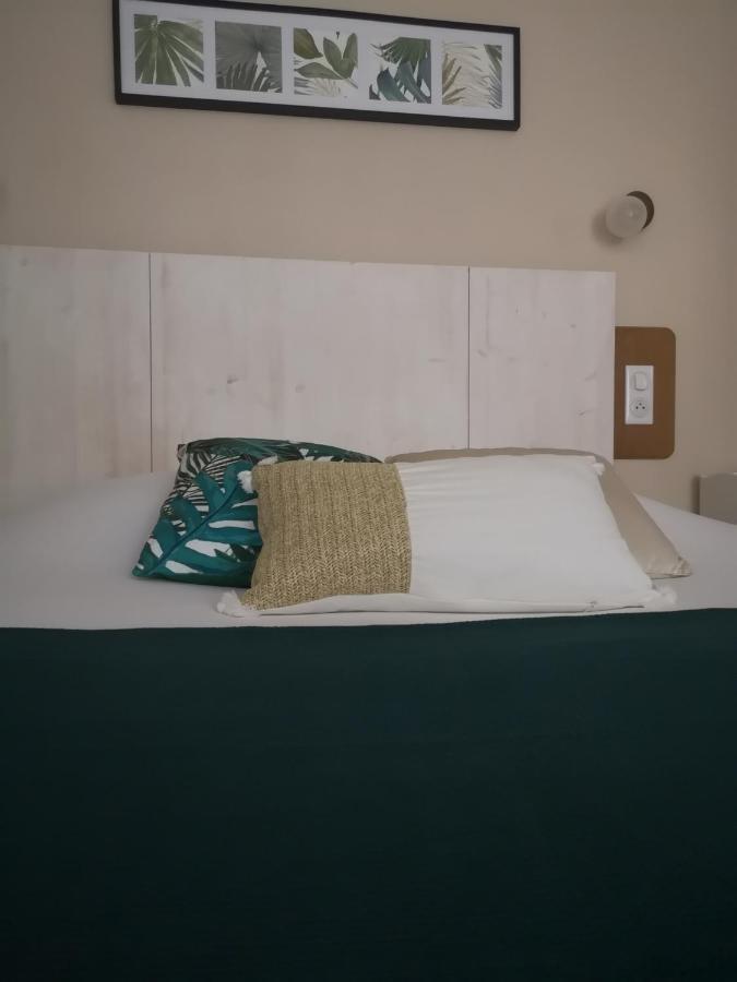 Hotel Les Deux Magots ลาโรช-แบร๋นารด์ ภายนอก รูปภาพ