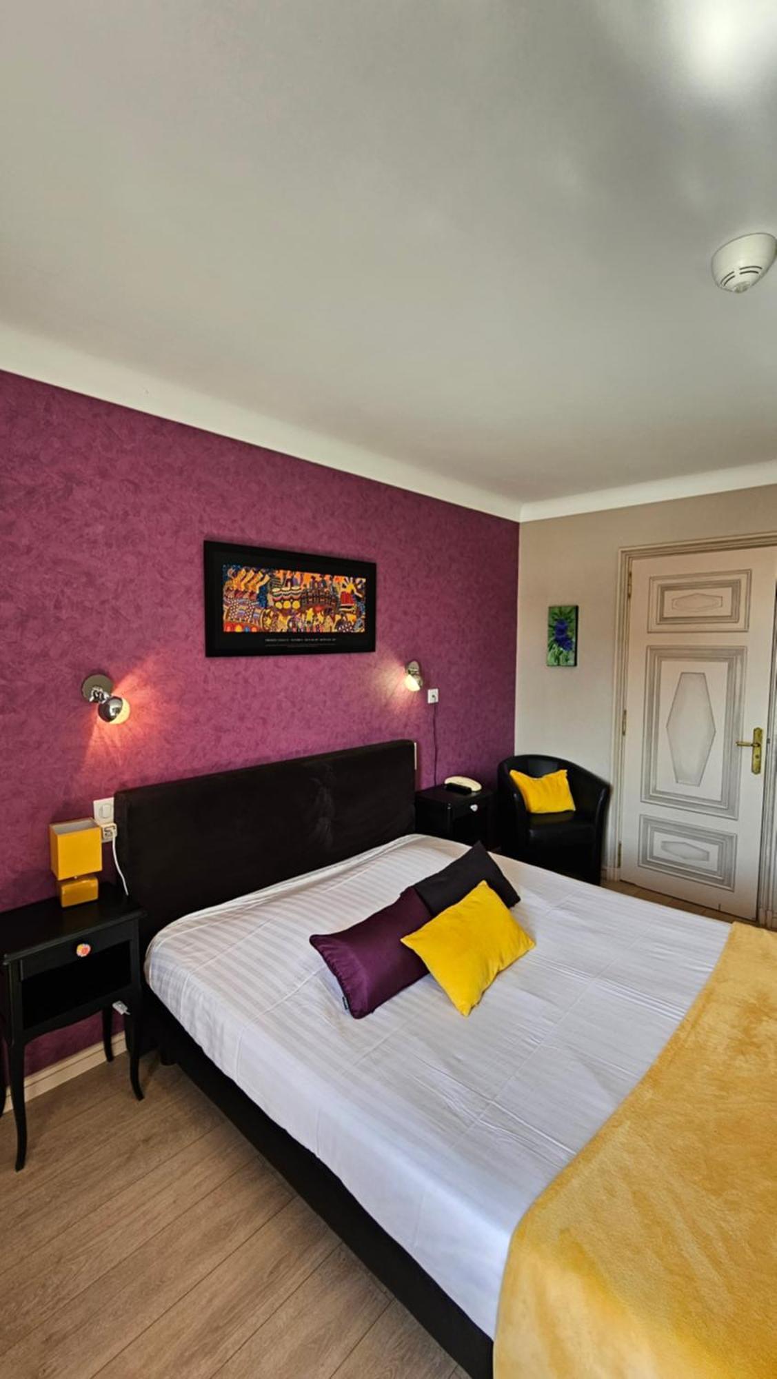 Hotel Les Deux Magots ลาโรช-แบร๋นารด์ ภายนอก รูปภาพ