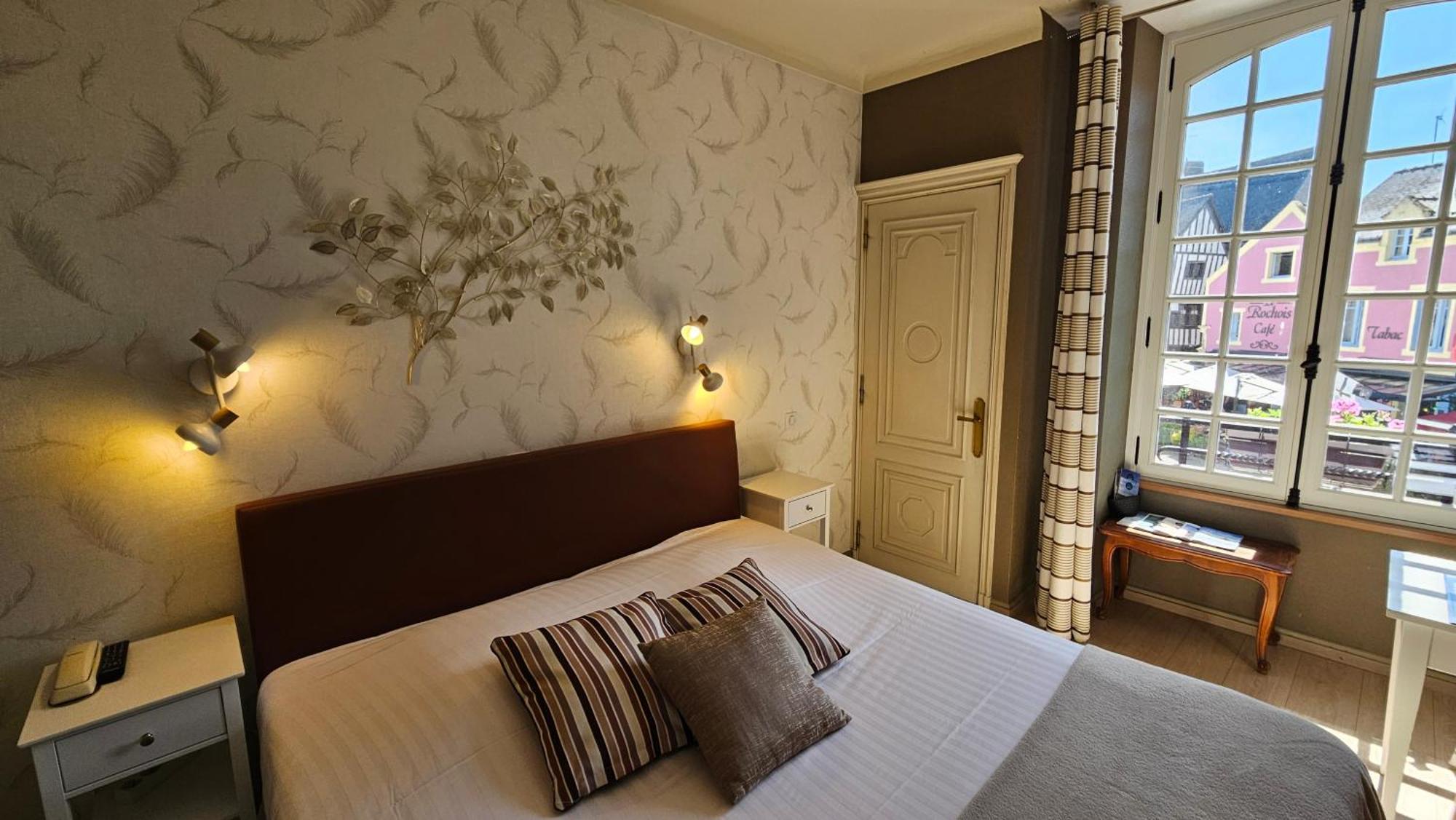 Hotel Les Deux Magots ลาโรช-แบร๋นารด์ ภายนอก รูปภาพ
